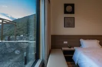 Endless Summer · Cloud Private Hot Spring Homestay（Siguniang Mountain）