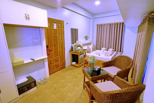 โรงแรมออโรรา
