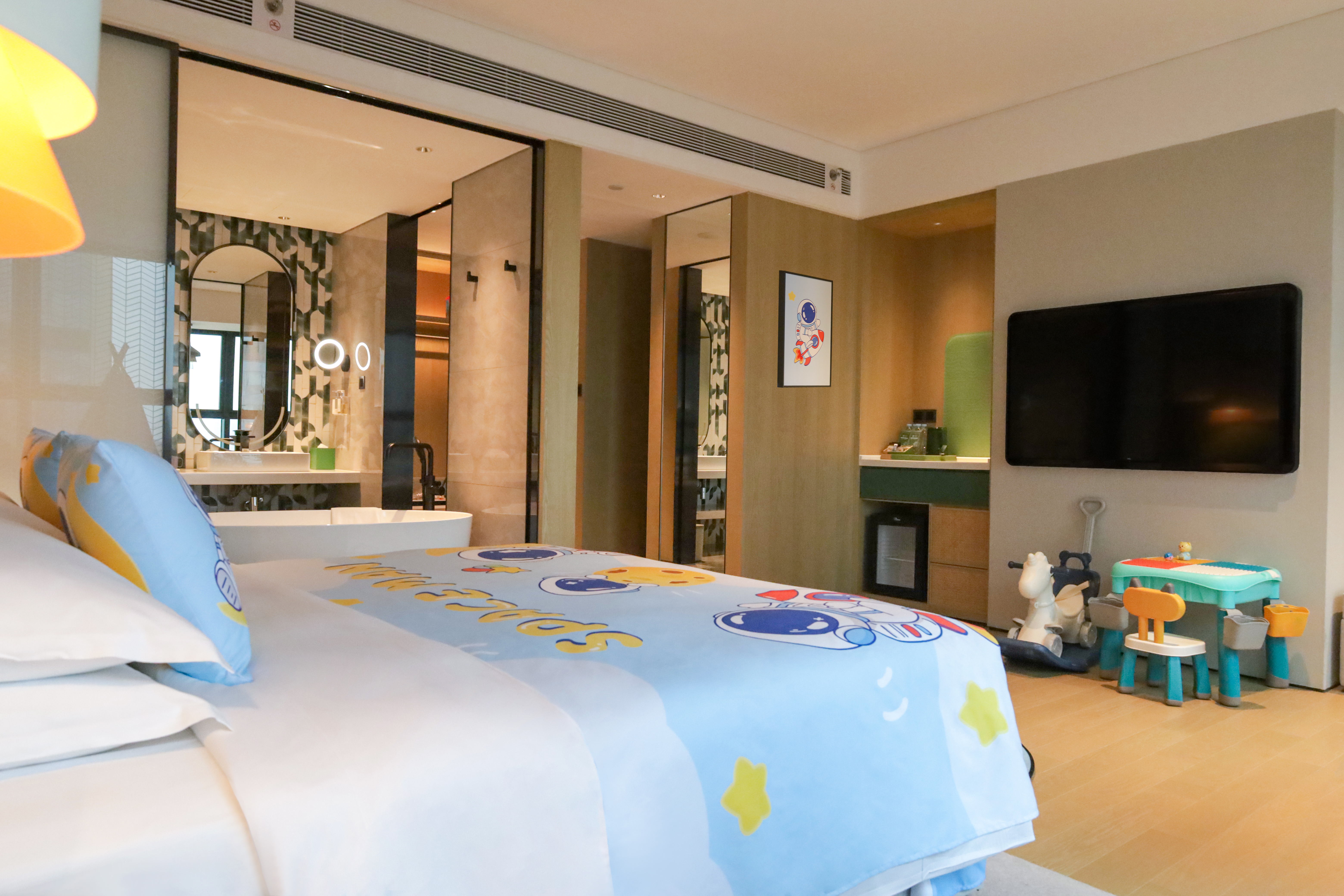 【小小太空人】亲子主题套房