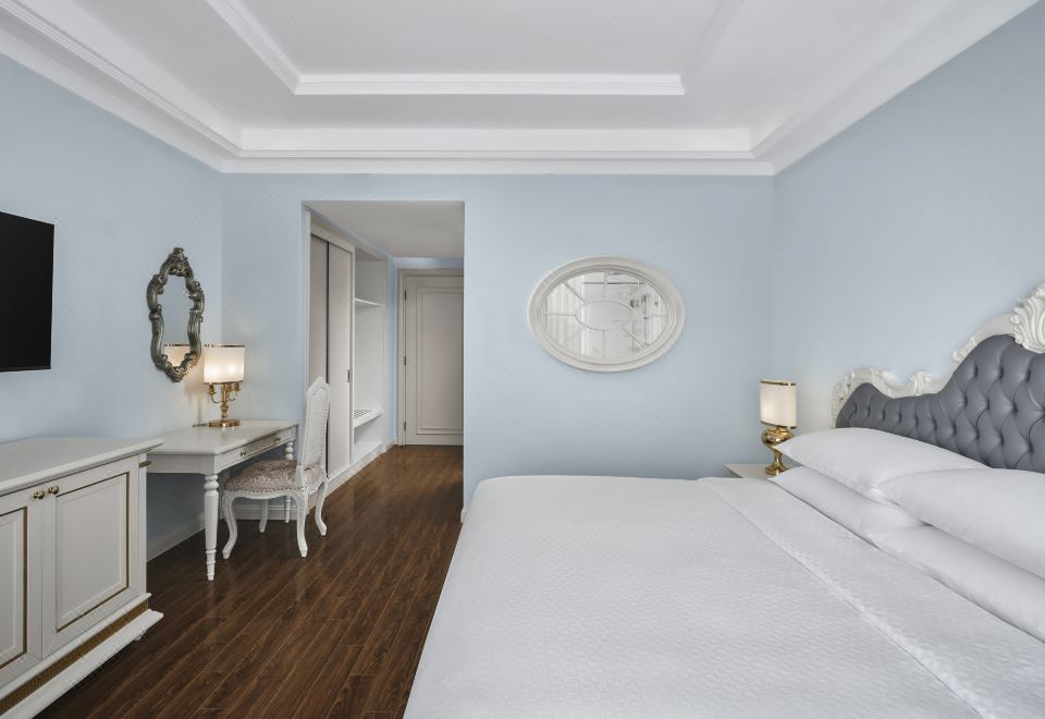 天际线景豪华特大床房