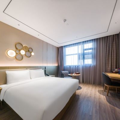 月若流金高級大床房（智能客控+65寸電視無線投屏+智能馬桶+小冰箱） 桔子飯店（膠州膠東國際機場膠東地鐵站店）優惠