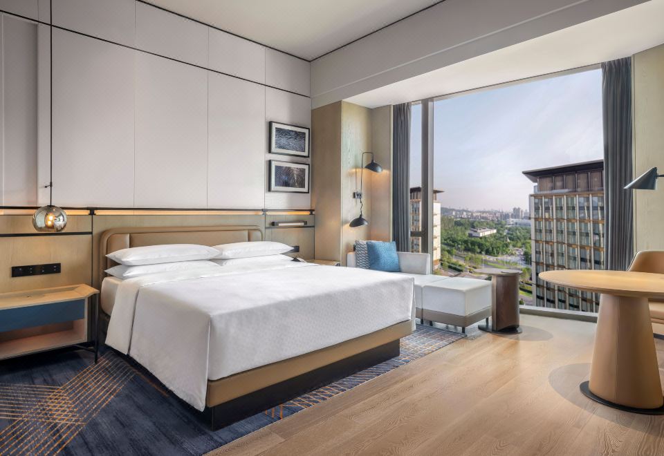 Four Points by Sheraton Guangzhou, BaiyunPremium King Bed Room