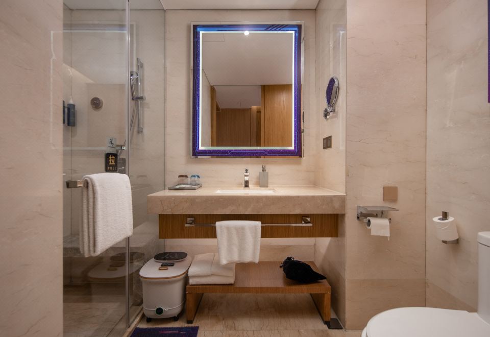 Four Points by Sheraton Shanghai KangqiaoMotion Video Themed Room