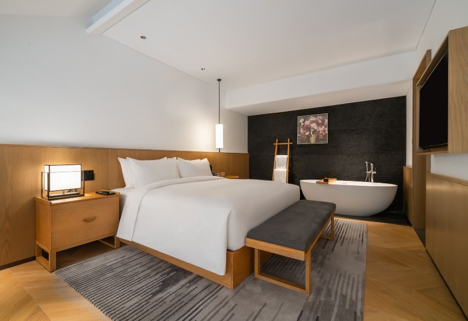 Pokkei Shaoxing HotelPuxiu Loft King Bed Room