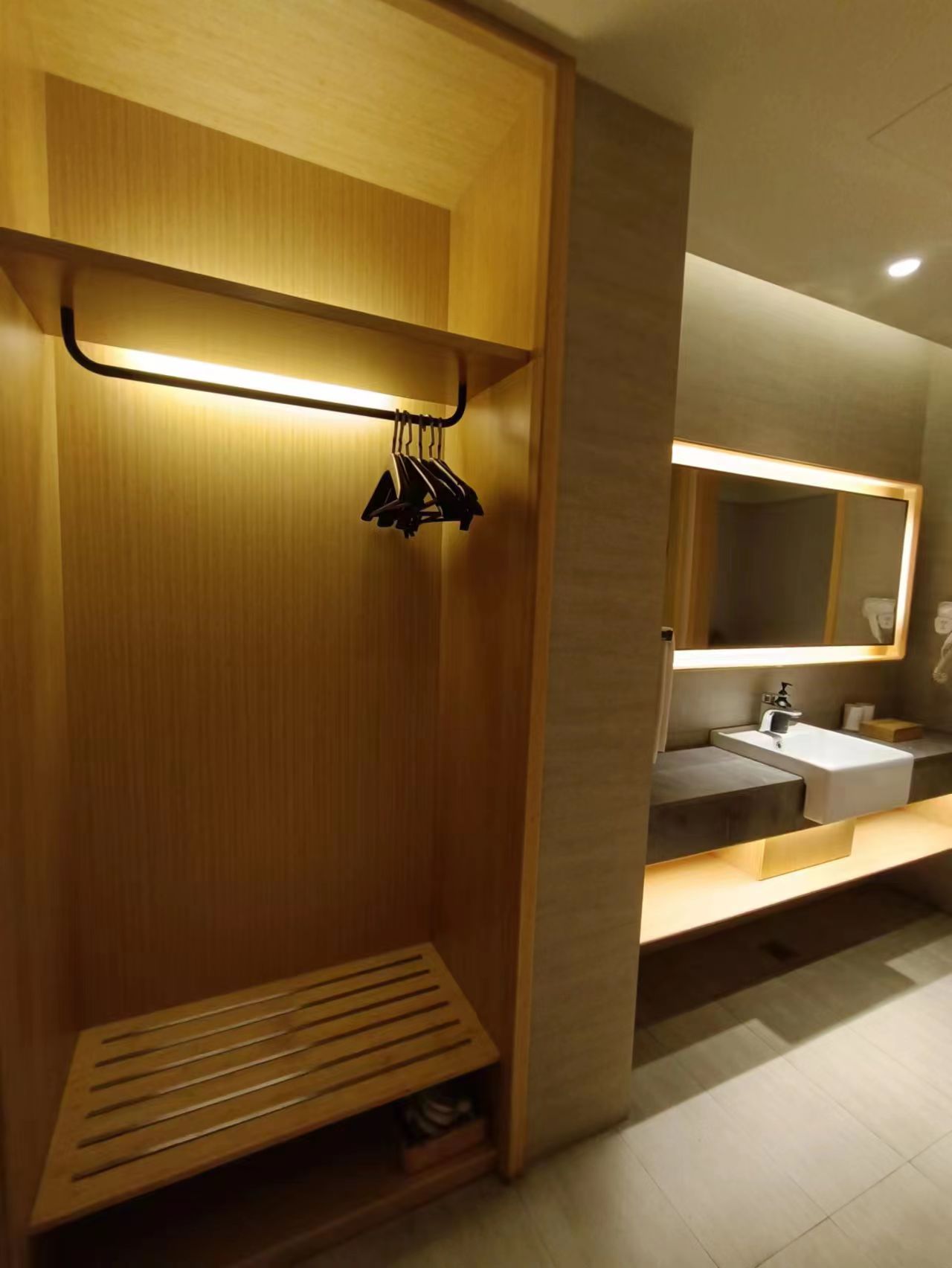 双床房 A（梦百合床垫+65寸电视可投屏）