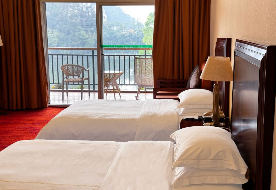 Hongzhushan Hotel EmeishanFamily Room With Lake View