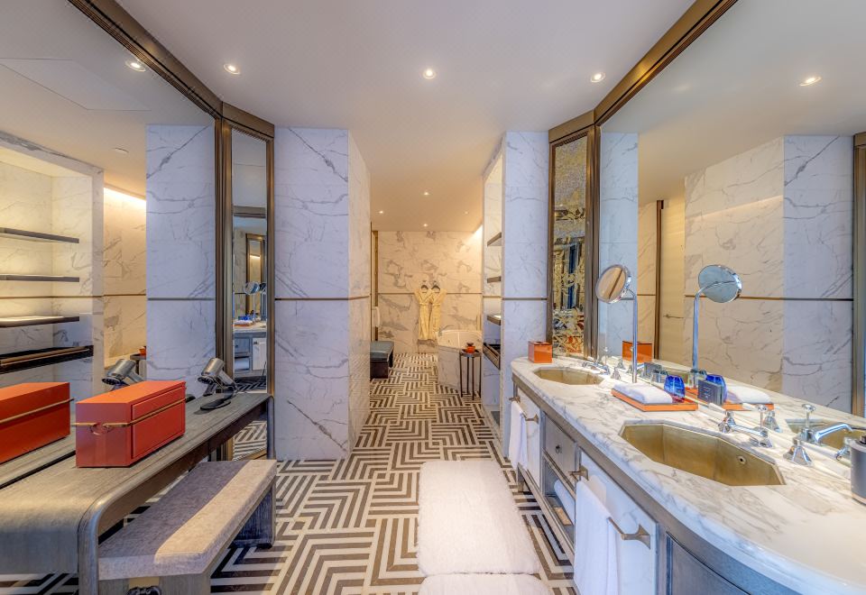 豪华江景大床房+一线大莲花江景