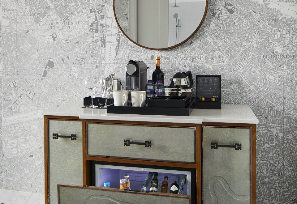 阳台套房（带泰晤士景观）