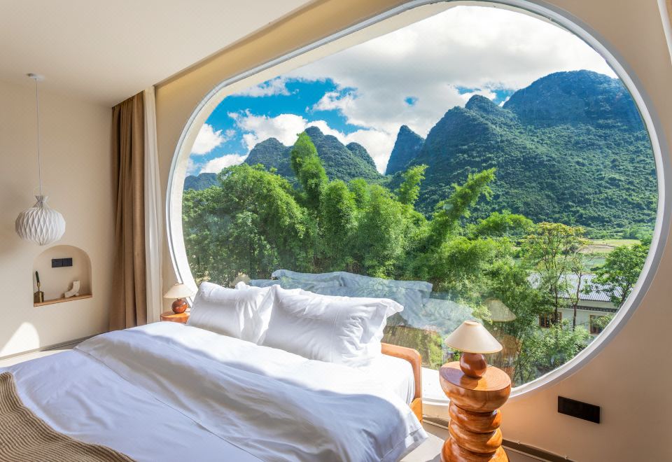 原野·长空·山水景观浴缸豪华大床房