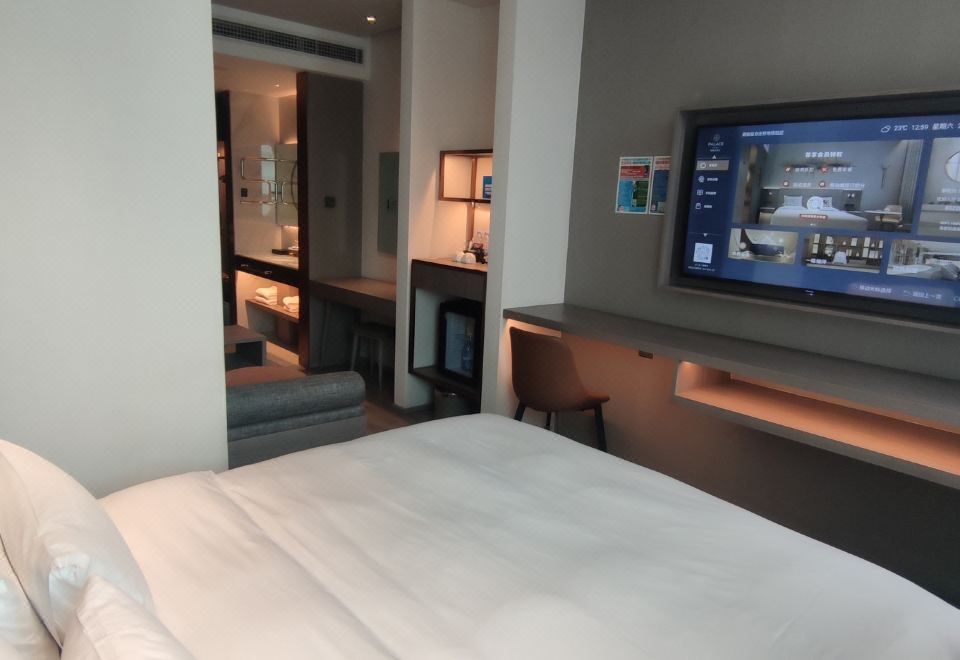 甄选大床房（加热毛巾杆+小冰箱+智能镜）