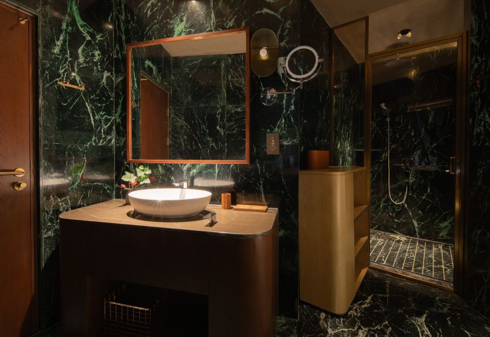 豪華湖景大床房