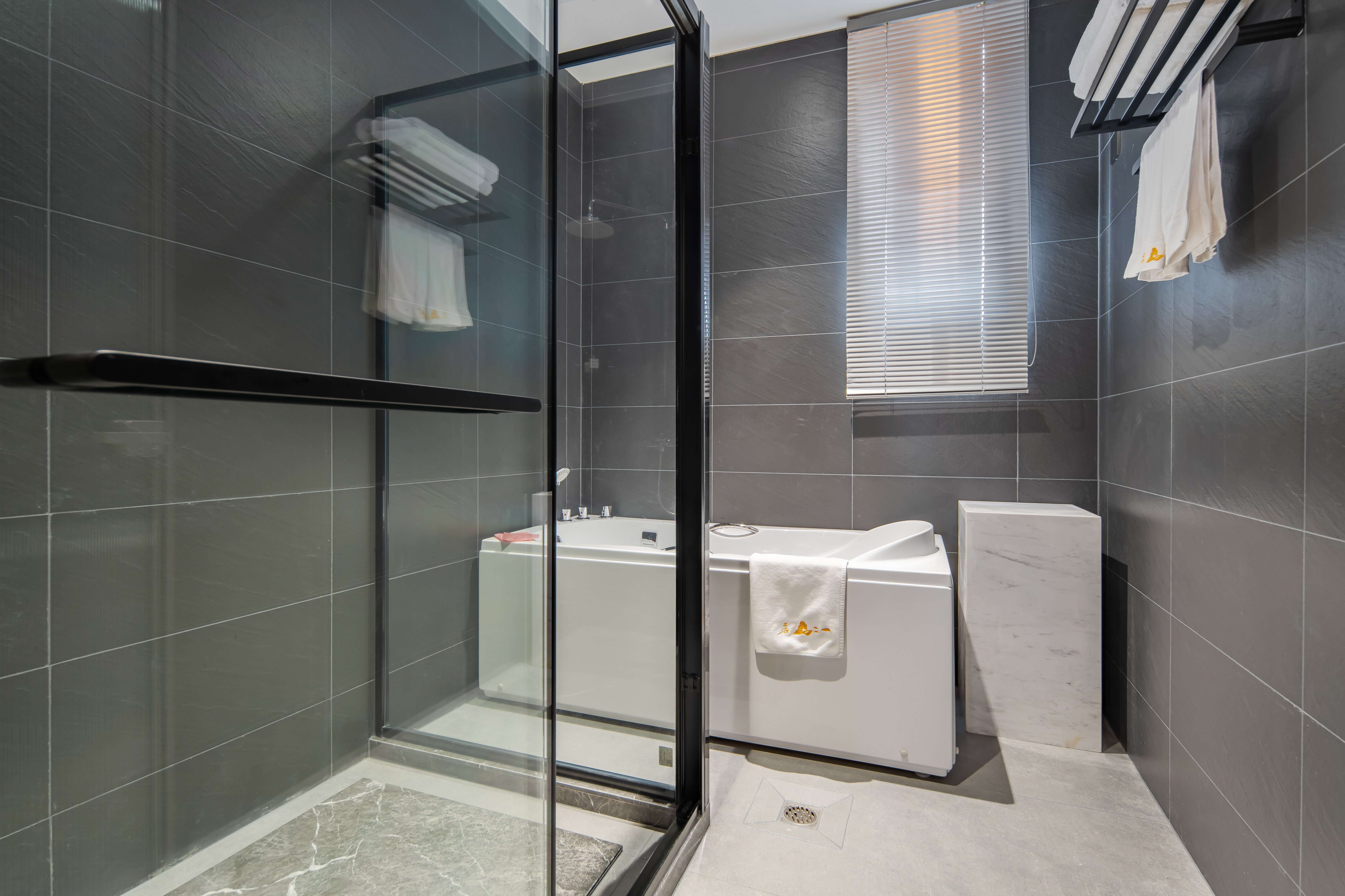 听涧·标准间（全屋暖气+豪华浴缸+戴森吹风机）