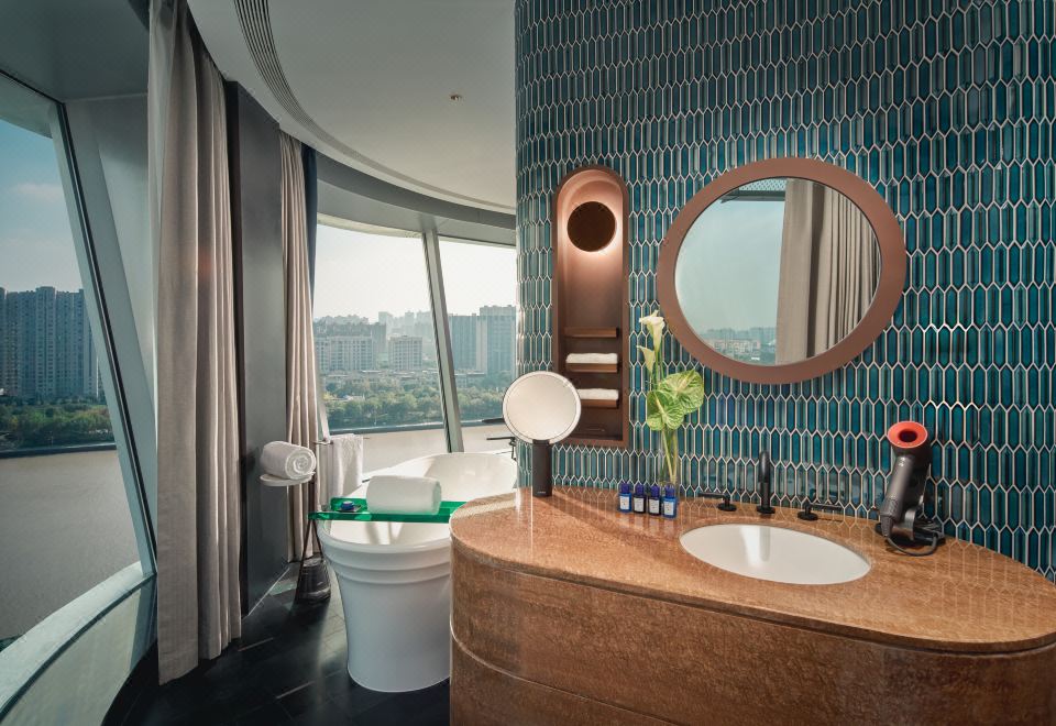 開放式套房（超大床+江景）