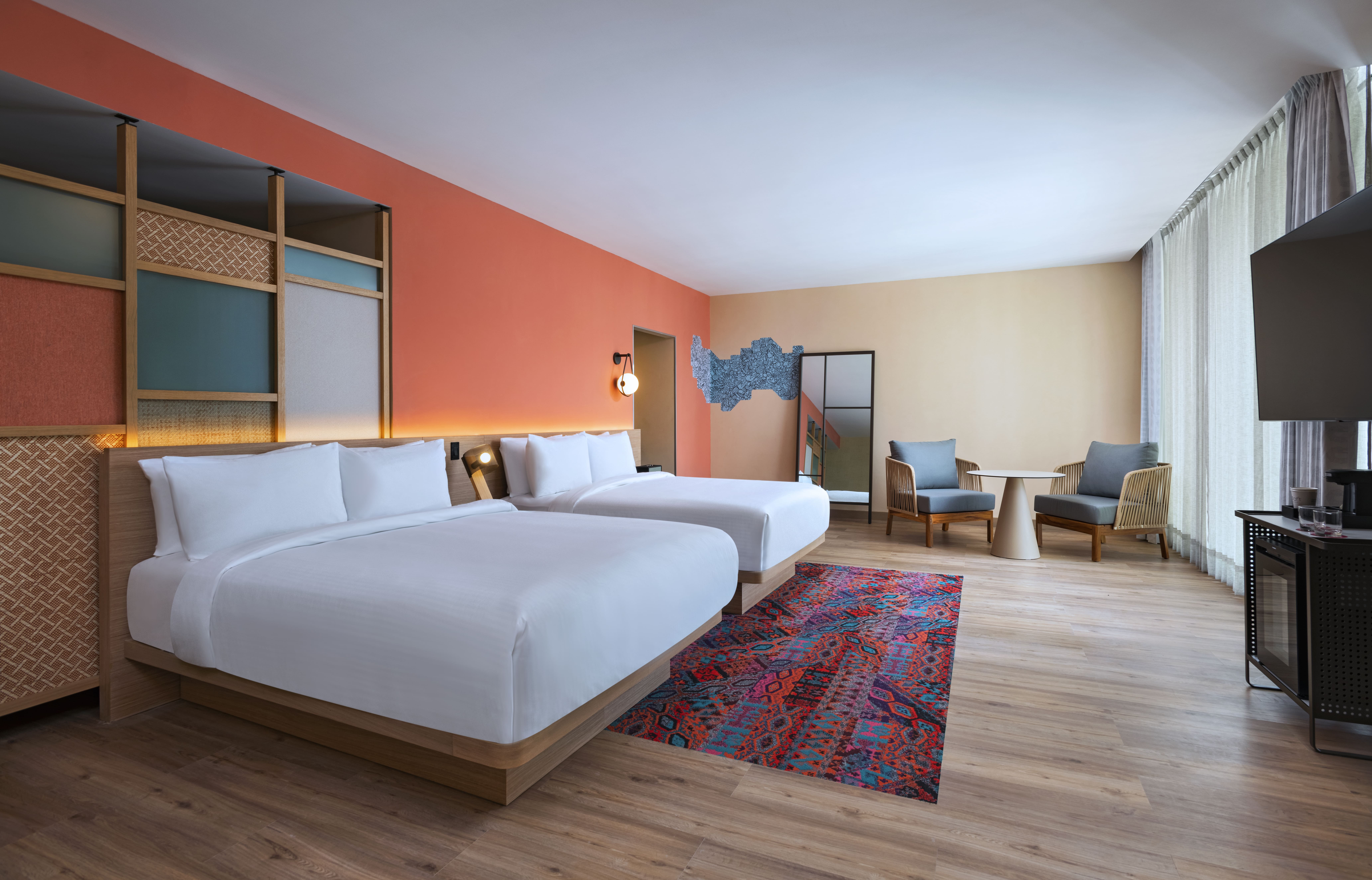 带两张大床的aloft房