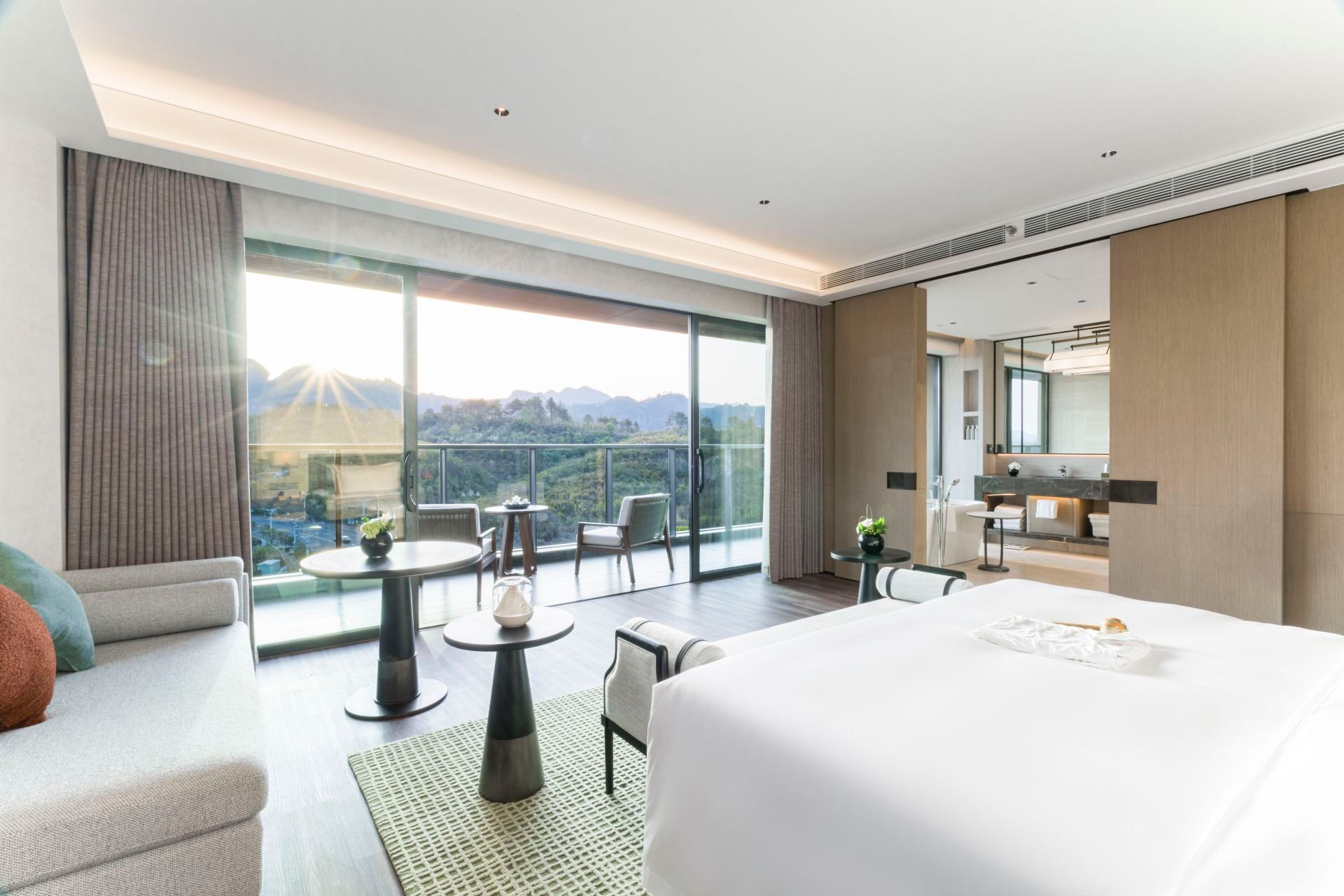 Standard Suite With Mountain View