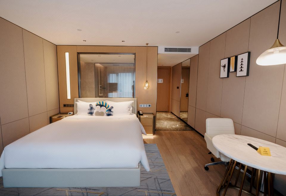 豪华大床房-双台洗漱，尊享私密旅居空间