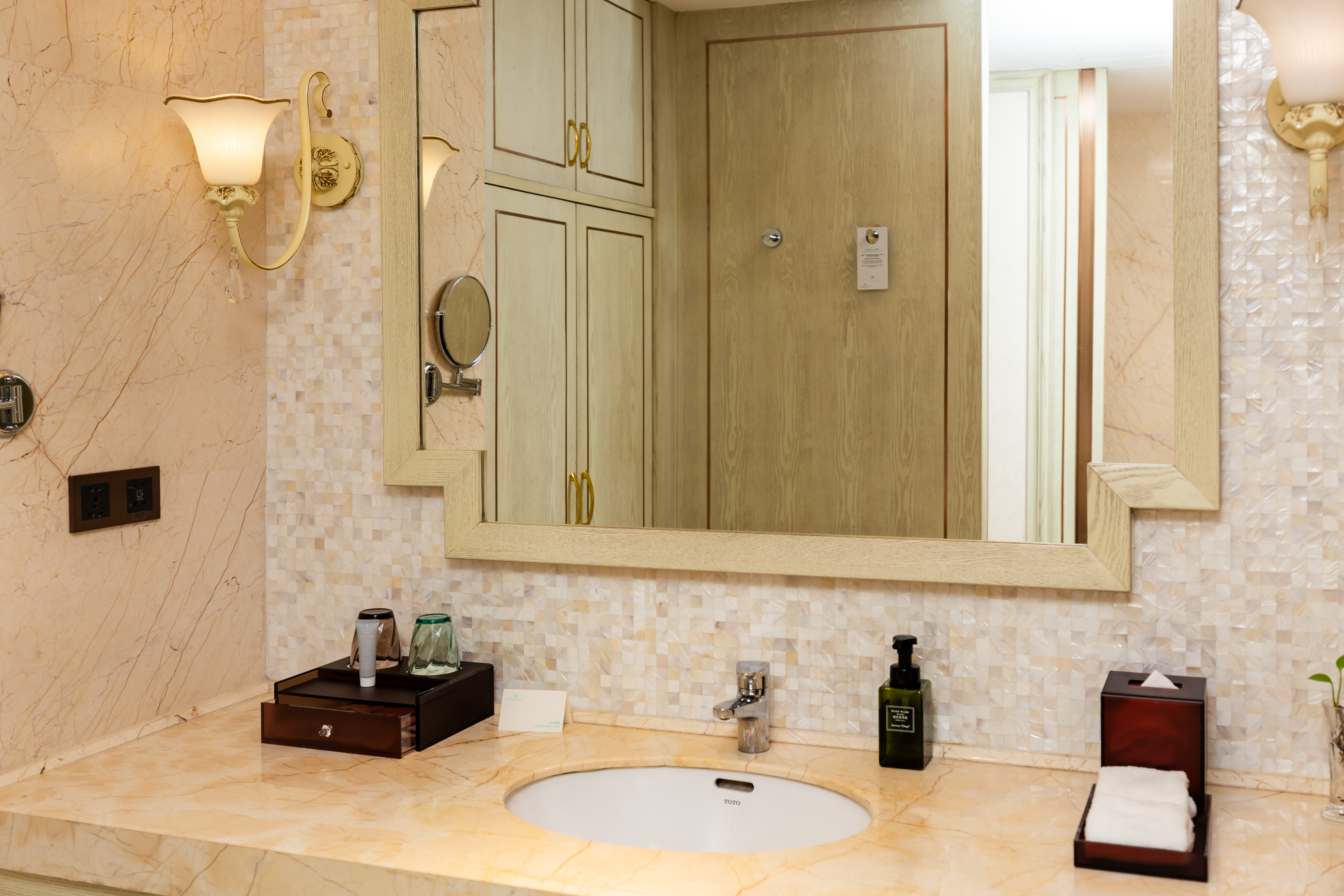 高级豪华园景大床房