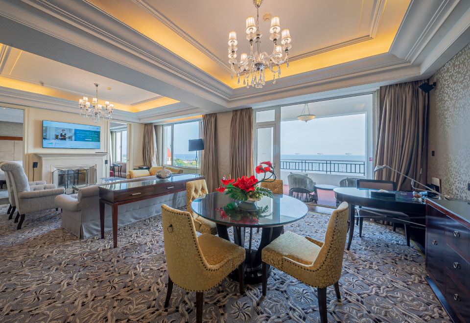 SeaView Garden Hotel QingdaoDeluxe Premier Suite - Sea-View