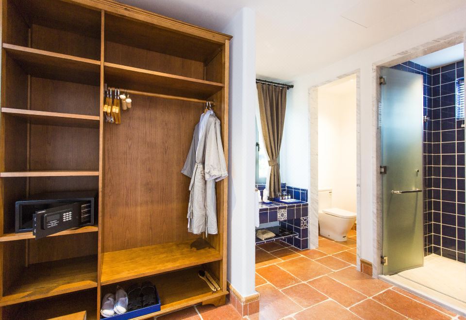 Xikang Yunshe Wellness & Resort HainanMoroccan Red Villa King Suite