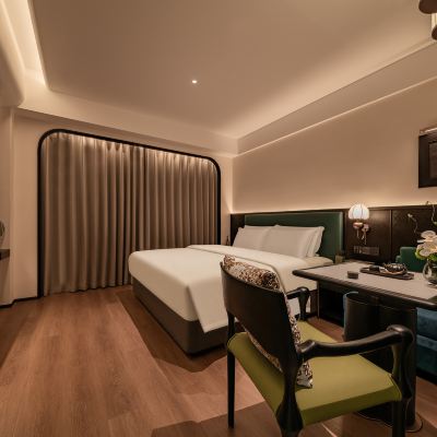 豪華大床房（智控+水吧檯+高層夜景） 來住星辰M飯店（重慶解放碑中心店）優惠