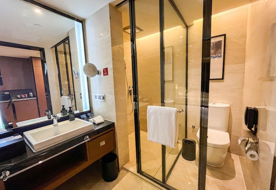 Swiss Grand NanchangGuestroom - Pavilion View Room King