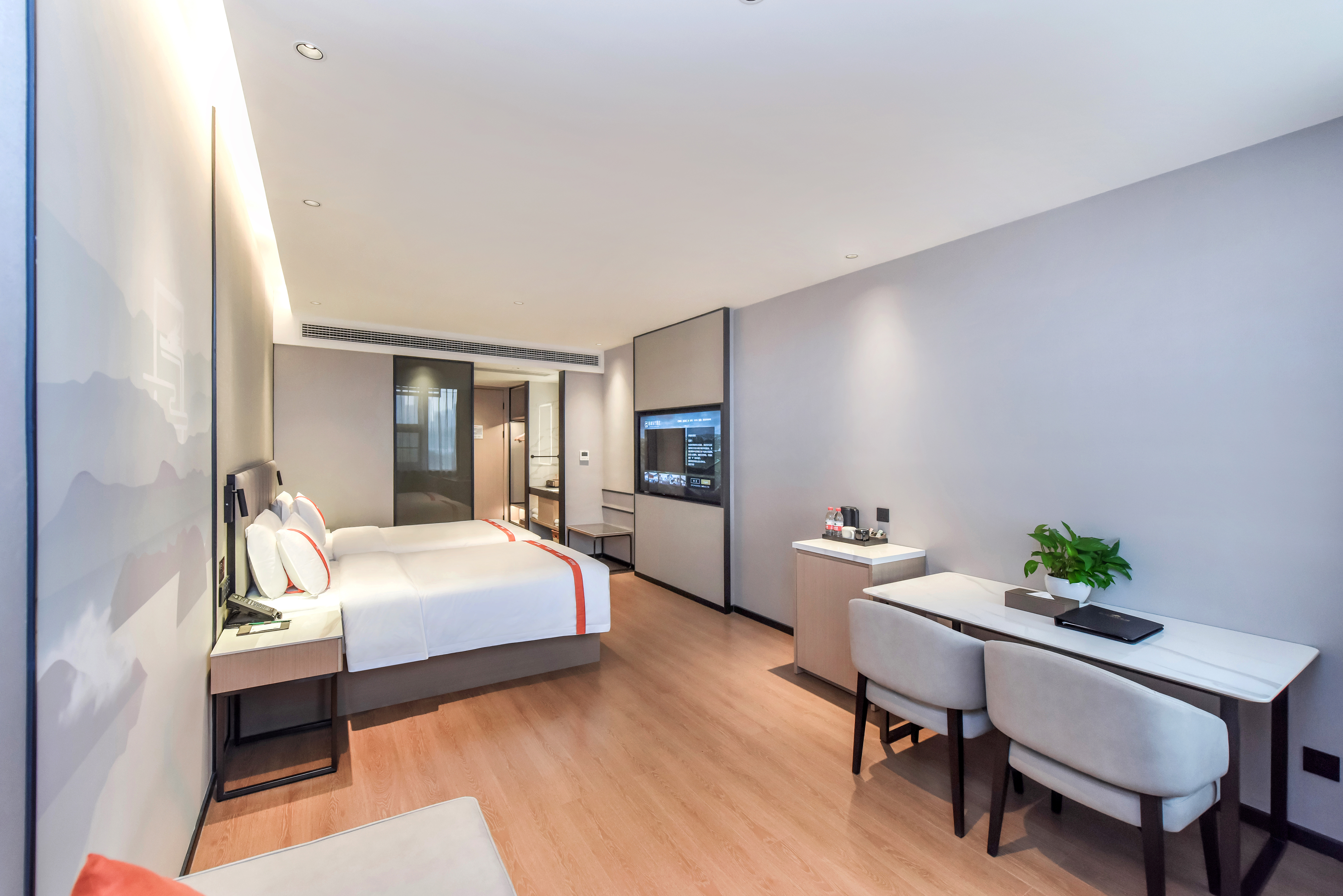 商务双床房（超赞办公桌+双层隔音玻璃）