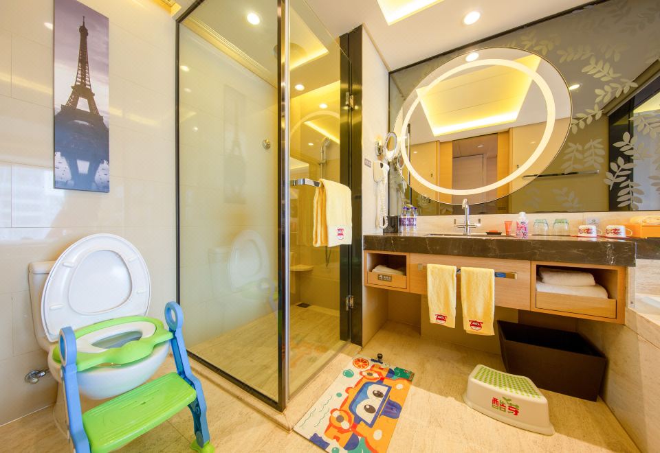 Crowne Plaza Guangzhou HuaduSuper Wings Kids Theme Room-King Bed