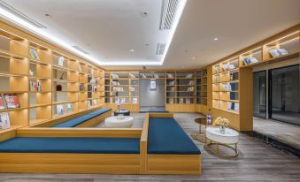Digital Listening Book Space Hotel(Ningbo Beilun Port District Donghai Road Store)