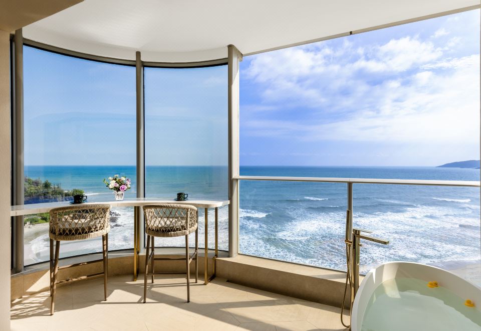 Salt Crystal Hotel By RichuSuite - 2-Bedroom, Sea-View (2 Beds)