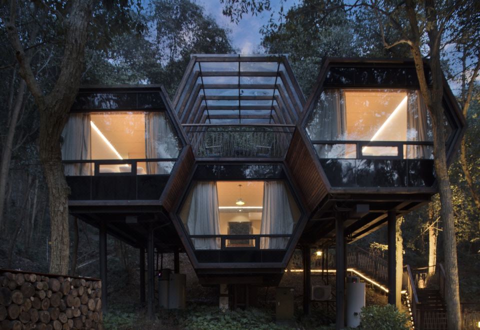 Hangzhou SENBO Nature Park and ResortDouble-bedroom Of The Ultraman-themed Honeycombb