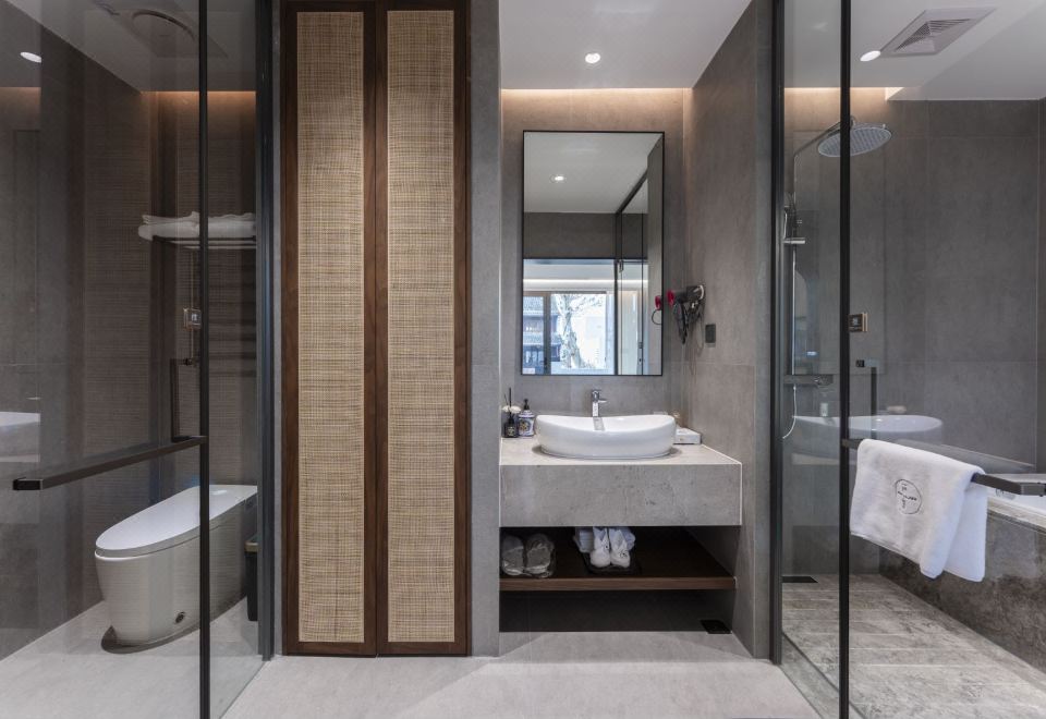 Yicao Garden Courtyard Bathtub Twin Room (Independent Courtyard + Smart Home + Tea Table Set + Multi-Person Sofa)