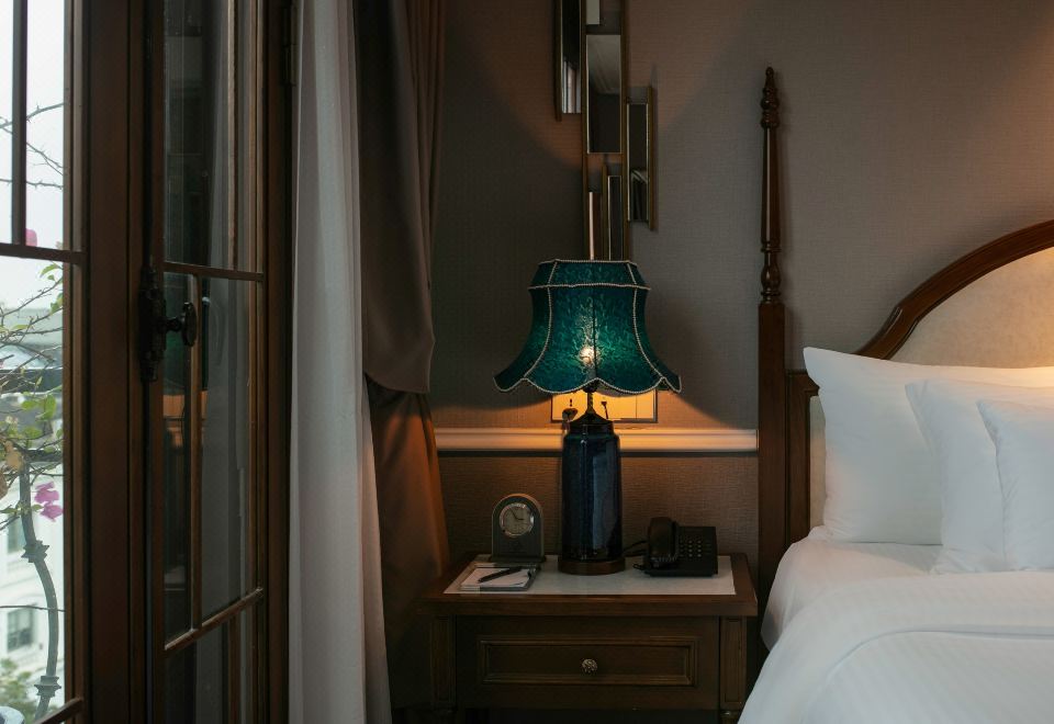 The Oriental Jade HotelThe Gem Suite with Lake View