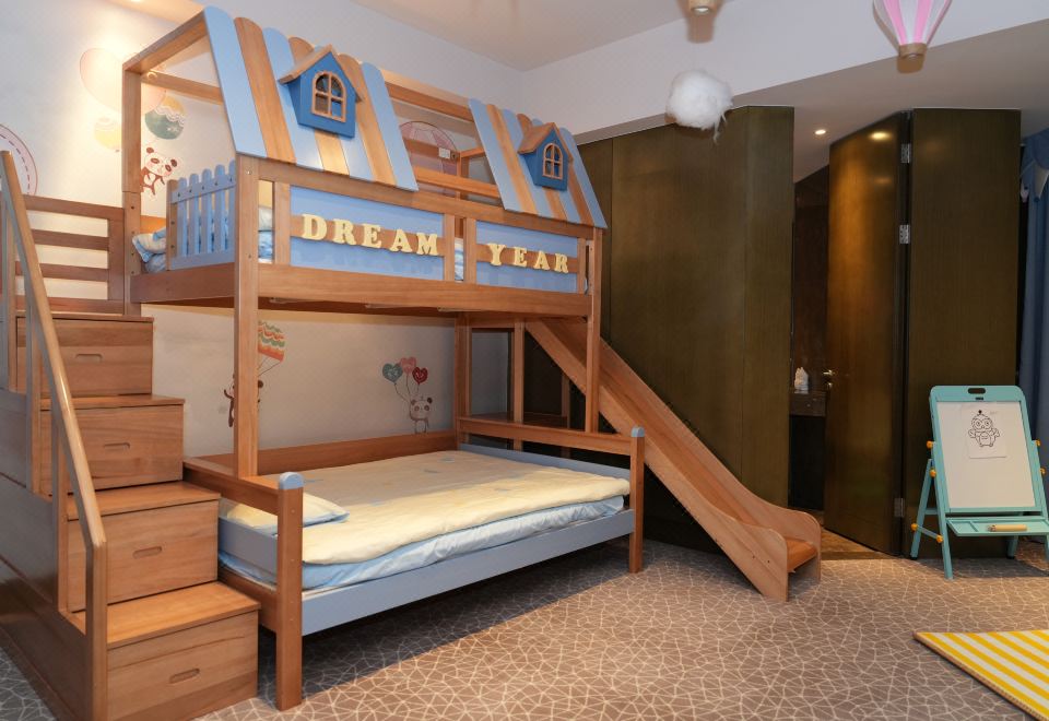 Grand Kingtown Hotel WuxiHot Air Balloon Theme Hypoallergenic Suite (Acca Kappa Bath Products) With Smart Toilet