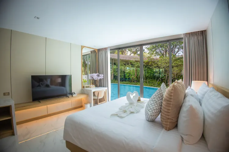 Grand Deluxe With Pool
