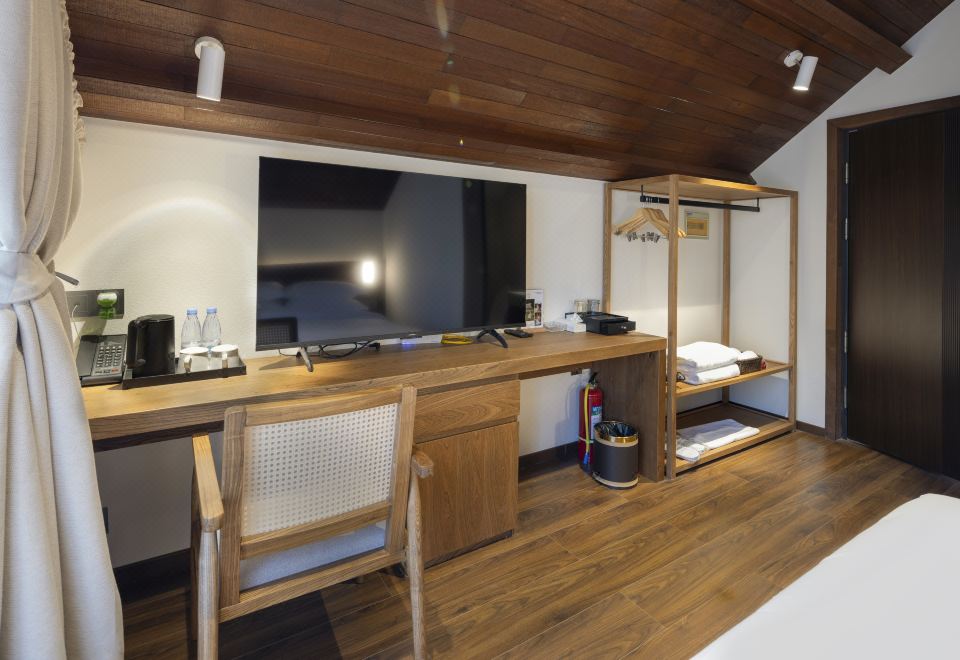 Queen Room With Mountain View