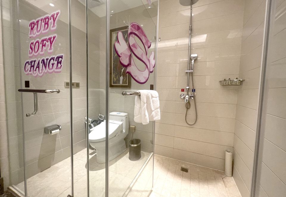 Baihualin Hot Spring Valley HotelSophie Ruby Theme Family Room