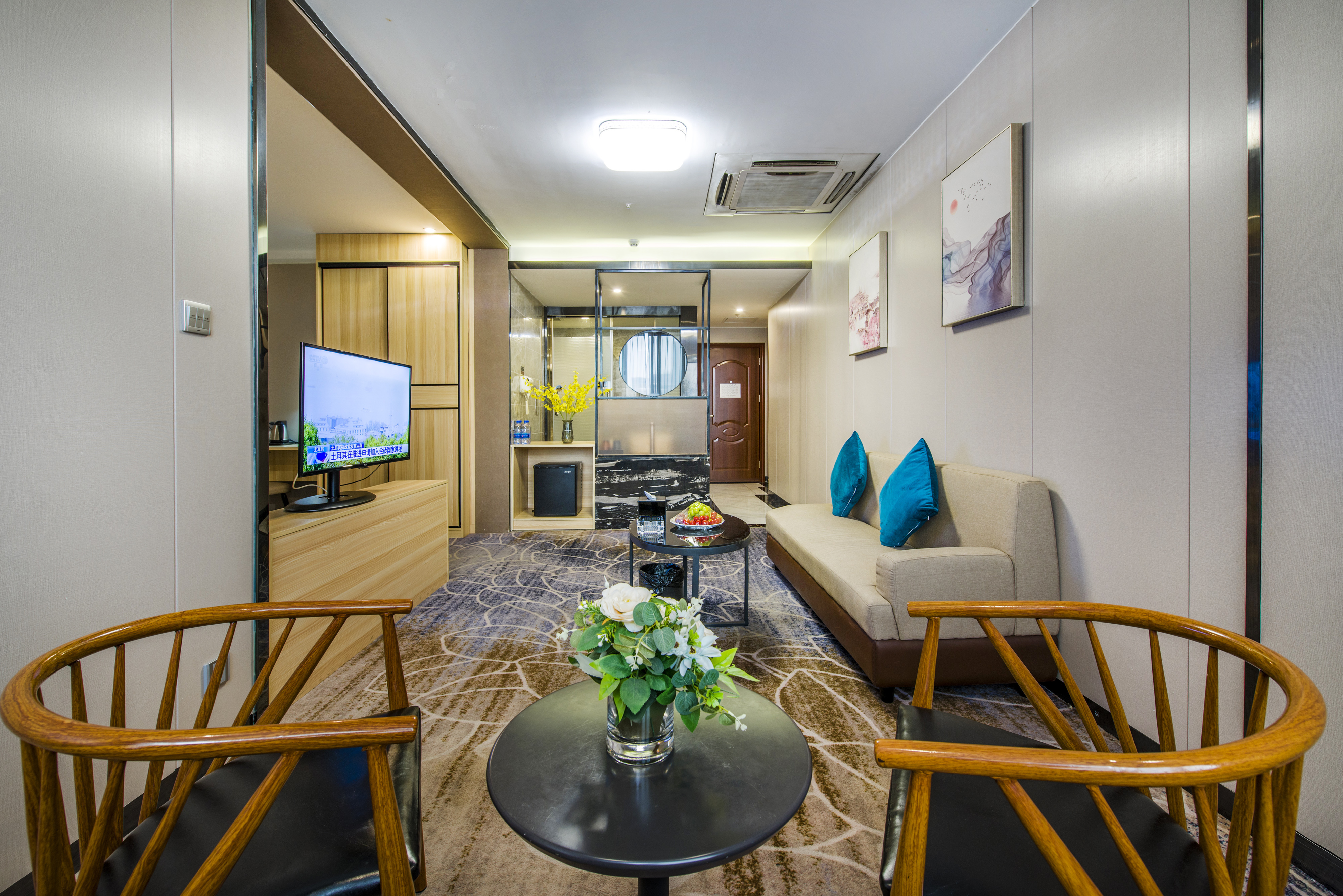 高級行政套房『輕奢床品+專屬會客廳+超奢享受』