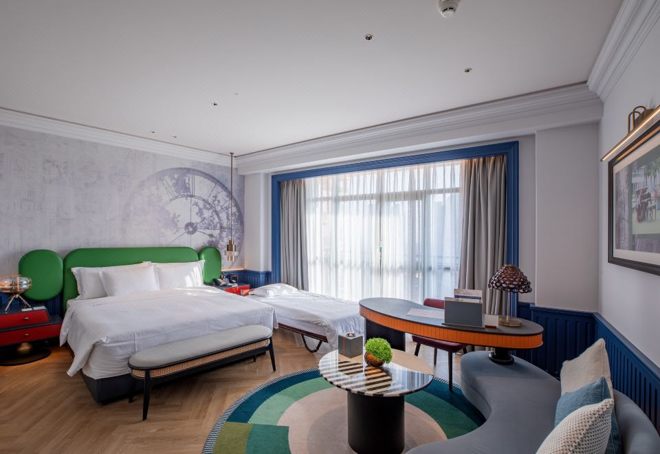 Hotel Indigo Shenzhen Overseas Chinese TownFamily Room With View Window Of The World