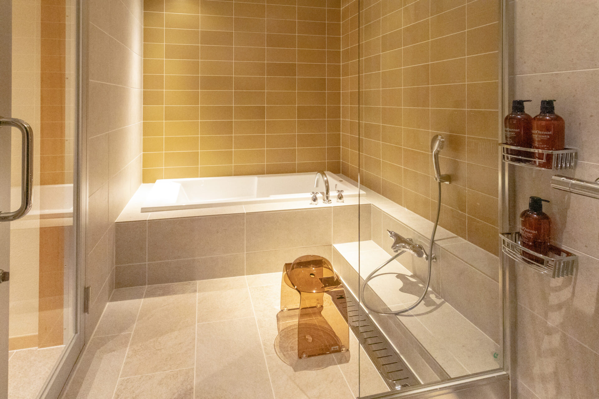 高级套房翠凉河景房