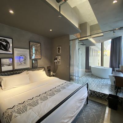 朝思暮想輕工業玫瑰花瓣浴缸房-巨幕投影 香蕉宿設計飯店（羅湖店）優惠