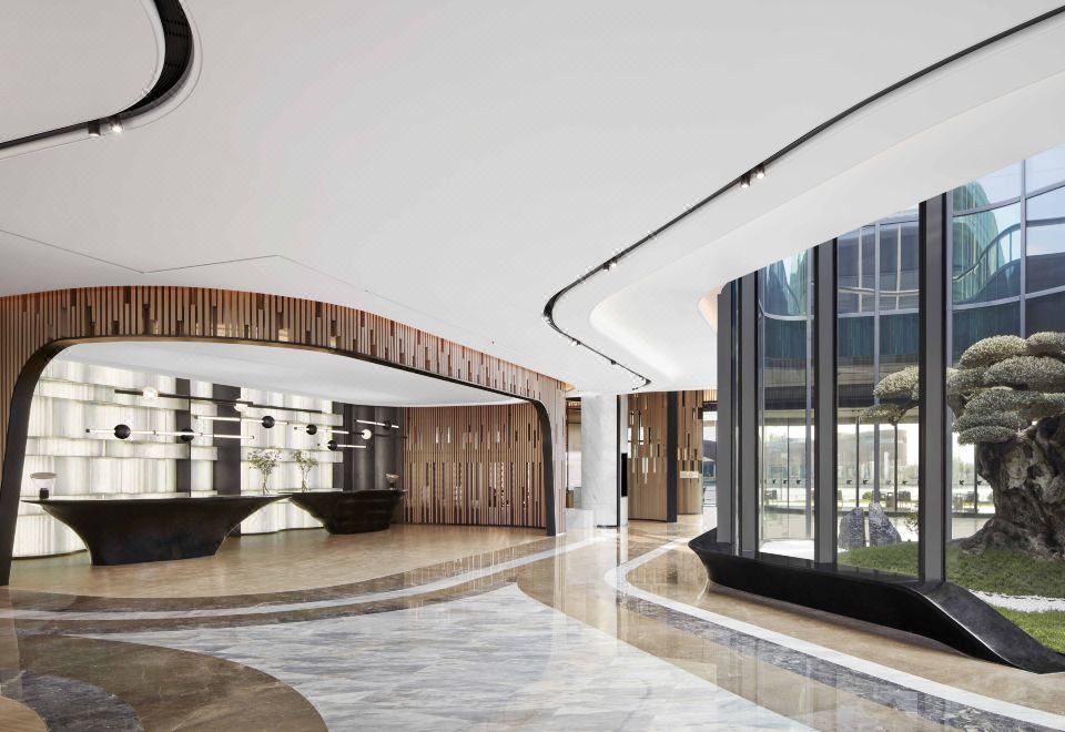 豪华湖景大床房