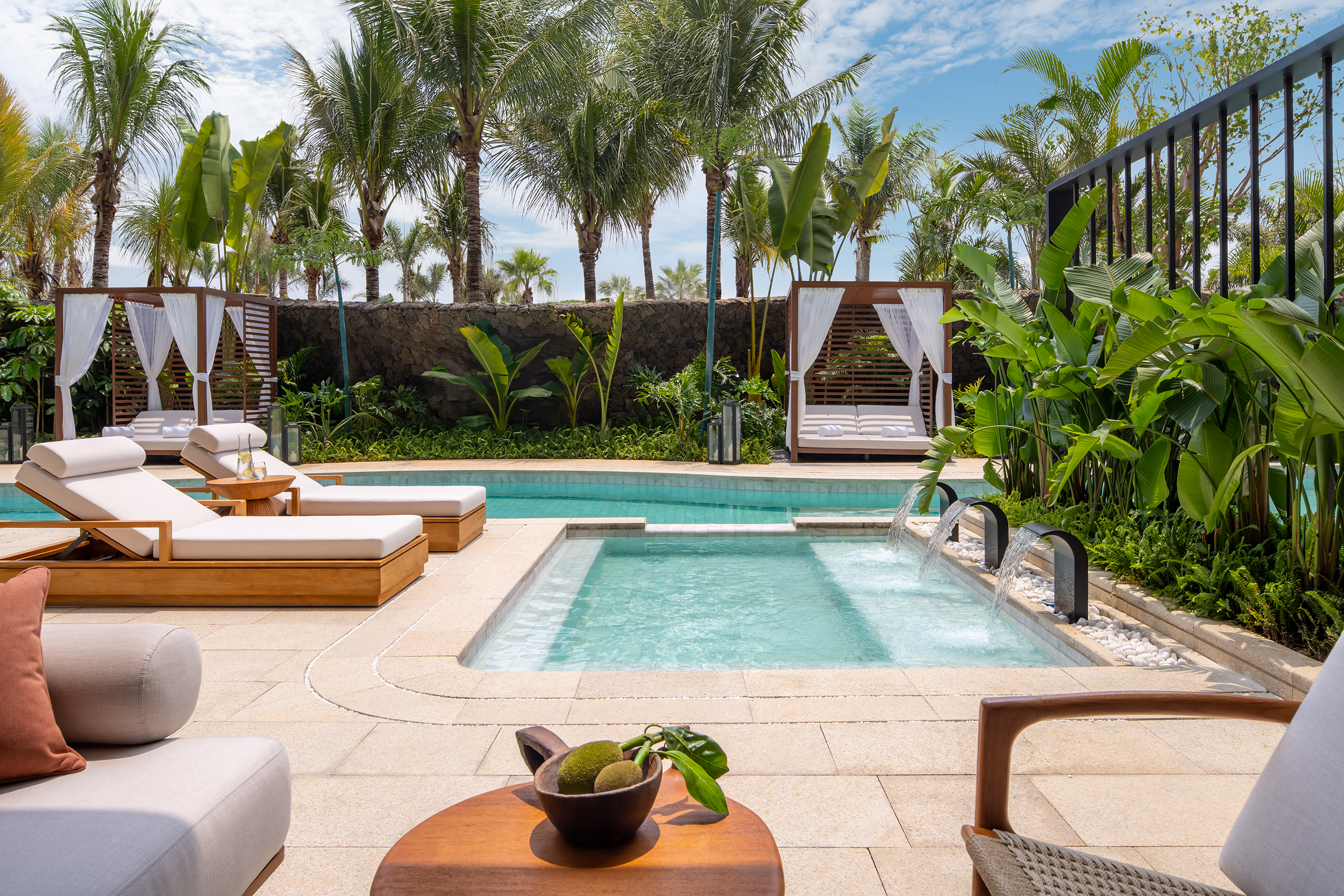 单卧泳池联通-大床房（带萌趣上下床）