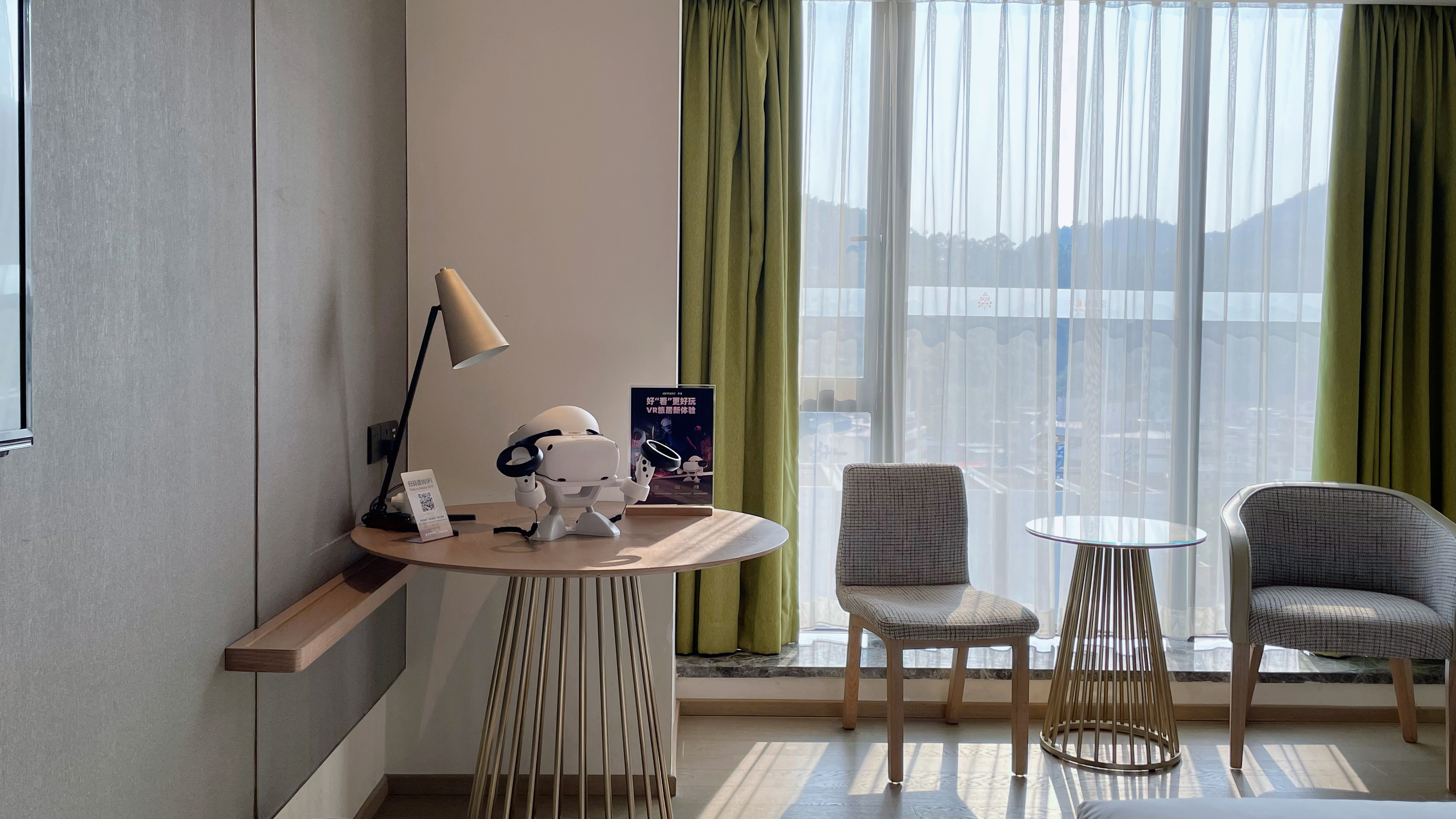 无霾VR影视高级大床房