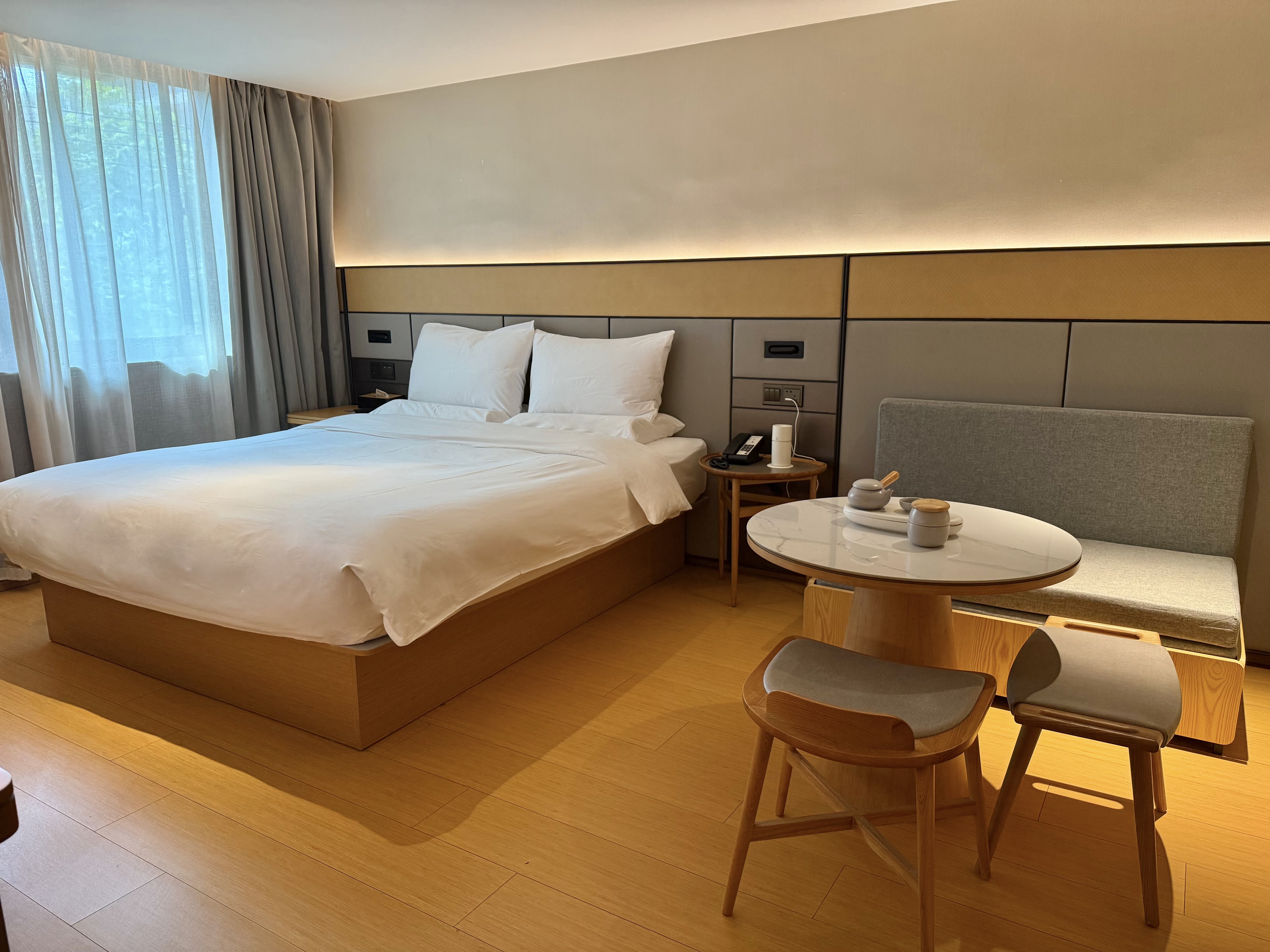 套房【一室一厅｜65寸投屏电视】