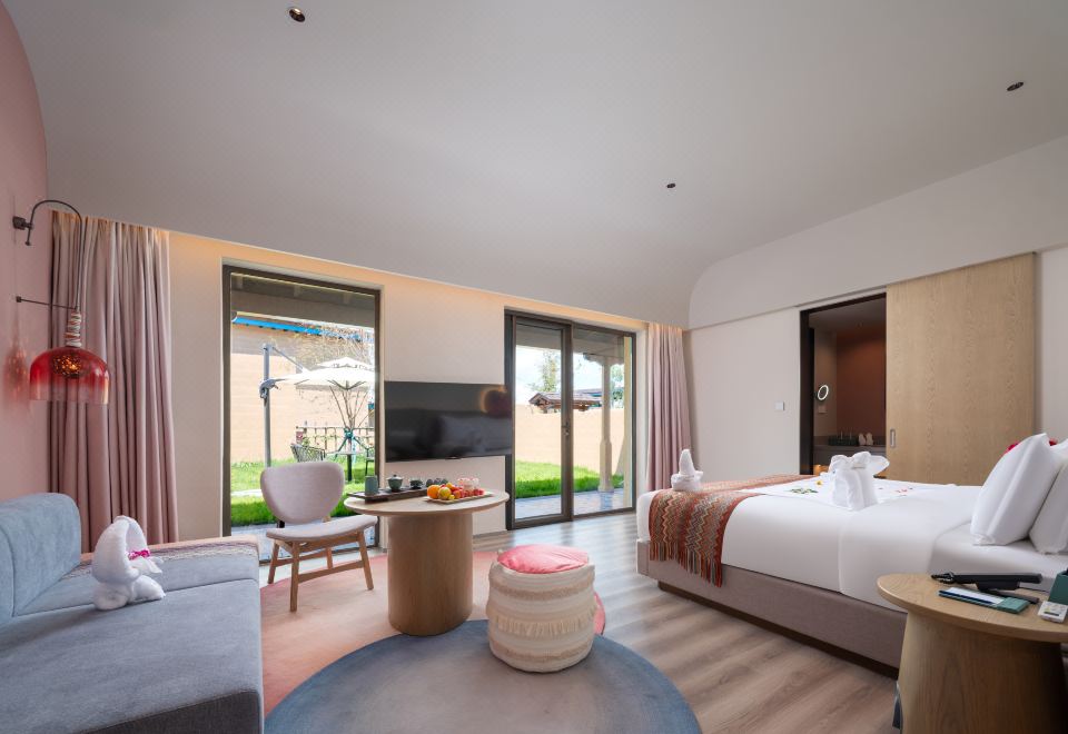 Prairie View King-sized Room