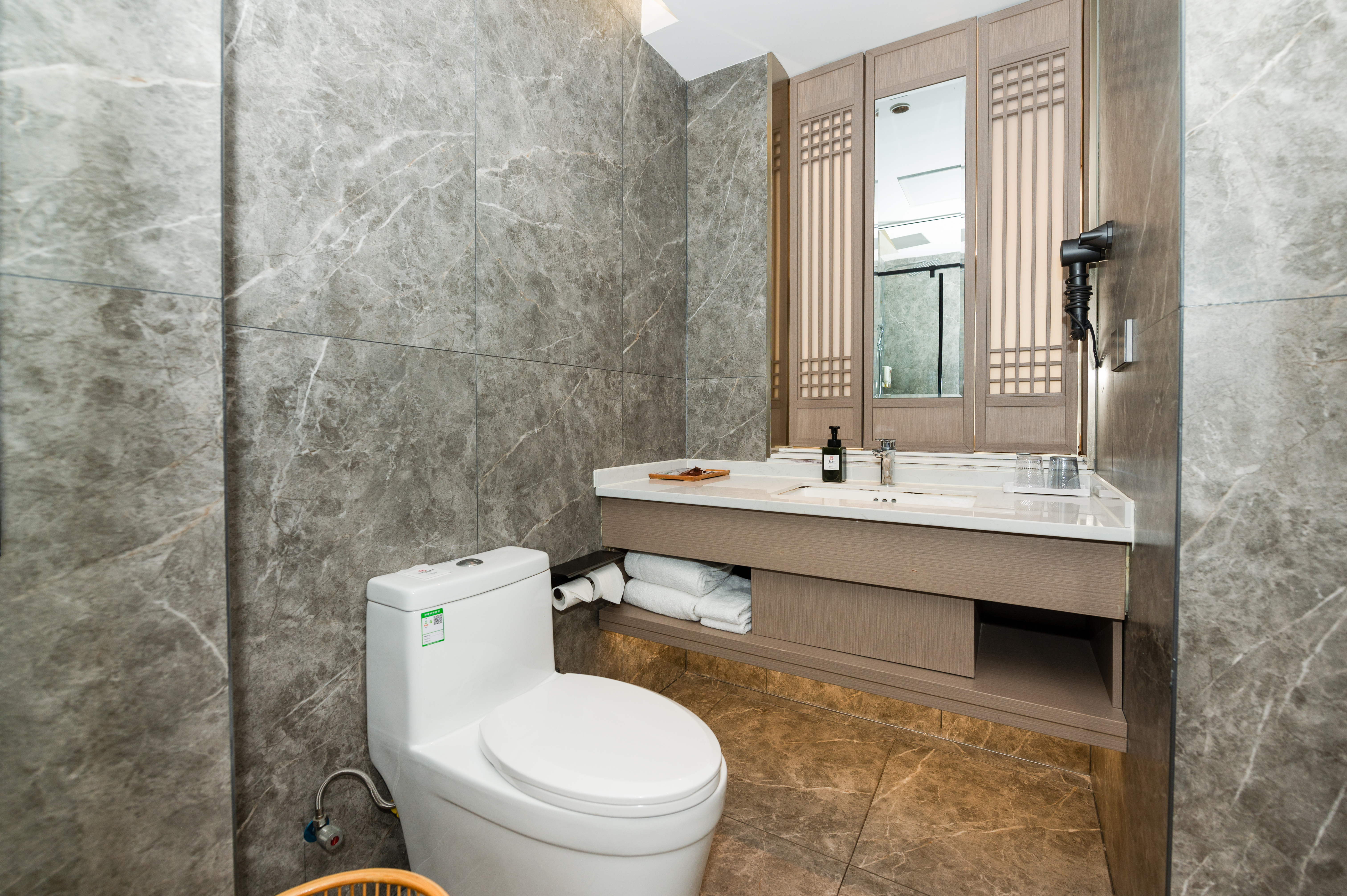 探花大床房（高速吹风机＋浴袍）