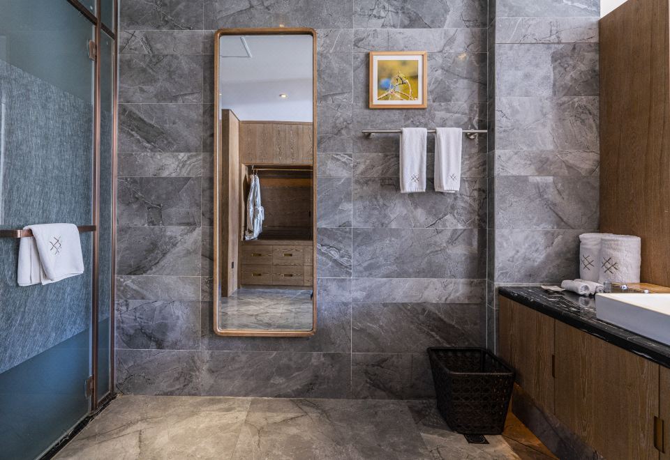 C区无垠双拼大床房,舒适5A级鹅绒被,独立衞浴,中央空调