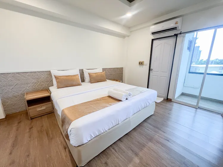 ห้องซูพีเรียร์ เตียงใหญ่ 1 เตียง