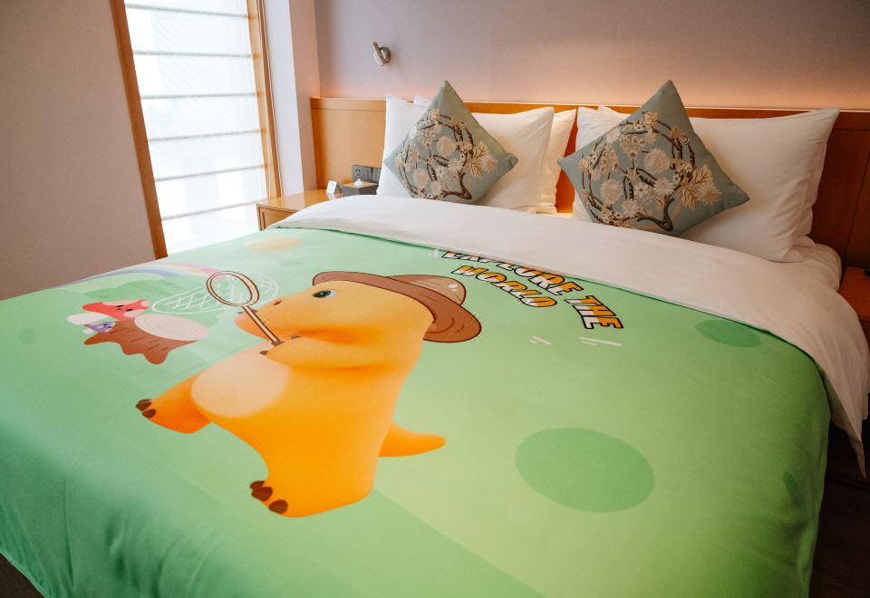 複式雙卧親子別墅（奶龍）|落地窗庭院近景+獨立客廳