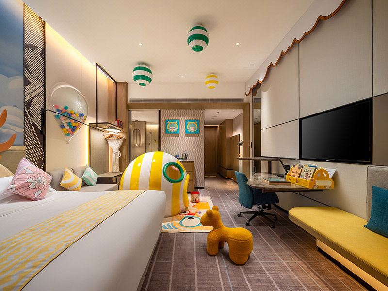 Crowne Plaza QidongCandy House Themed Double Bed Room (Playful Fish Lips + Childhood Carousel + Picture Books)